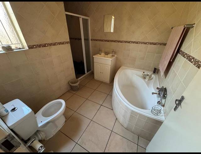 3 BEDROOM TOWNHOUSE FOR SALE IN EDLEEN